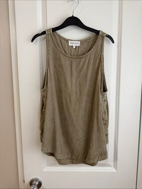 Bella Dahl Olive Side-Button Scoop Tank
